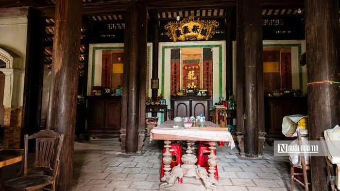 Trong ba căn nhà cổ còn lại, gia đình bà Nguyễn Thị Ngà hiện đang quản lý một căn nhà được xây dựng từ năm 1924. Theo bà Ngà, để hoàn thành công trình này, dòng họ Nguyễn Hữu đã mất gần 5 năm thi công với tổng chi phí khoảng 12.000 đồng Đông Dương.Trong chiến tranh, căn nhà nhiều lần bị trúng pháo nên gia đình phải sửa chữa. Hiện bốn anh chị em tôi đều đã lập nghiệp ở nơi khác, chỉ còn bà ở lại trông coi nhà thờ họ.