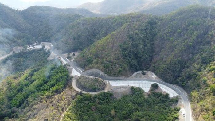 Theo ông Lê Văn Chung, Phó Giám đốc Ban Quản lý dự án Đường bộ Miền Trung, Dự án cải tạo, nâng cấp Quốc lộ 28B có ý nghĩa đặc biệt quan trọng trong việc tăng cường kết nối giữa Lâm Đồng với khu vực Nam Trung Bộ và Tây Nguyên. Hiện nay, từ Đà Lạt đến Tp.HCM qua Quốc lộ 28B chỉ mất khoảng 5 giờ, rút ngắn thời gian so với các tuyến quốc lộ khác. Khi dự án hoàn thành, tuyến đường sẽ tạo điều kiện thuận lợi cho phương tiện du lịch và vận chuyển nông sản lưu thông nhanh chóng, an toàn hơn, qua đó góp phần thúc đẩy phát triển du lịch, mở rộng liên kết vùng và tạo động lực tăng trưởng kinh tế - xã hội cho toàn khu vực, đảm bảo an ninh quốc phòng vùng Tây Nguyên và duyên hải miền Trung.