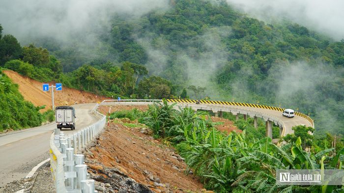 Trao đổi với phóng viên, ông Lê Văn Chung - Phó Giám đốc Ban Quản lý dự án Đường bộ miền Trung cho biết, đến thời điểm hiện tại, dự án đã đạt khoảng 95% giá trị hợp đồng, cơ bản hoàn thành các hạng mục trọng yếu.