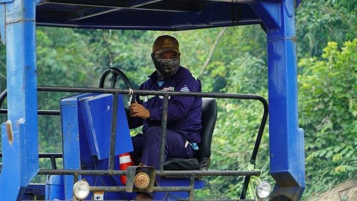 Dự án Quốc lộ 28B do Ban Quản lý dự án 5 nay là Ban Quản lý dự án Đường bộ miền Trung (Cục Đường bộ Việt Nam) làm chủ đầu tư, có tổng chiều dài khoảng 68km, tổng mức đầu tư hơn 1.435 tỷ đồng. Tuyến đường đi qua các xã Lương Sơn, Sông Lũy, Phan Sơn, Tà Hine, Ninh Gia (tỉnh Lâm Đồng), được thiết kế đạt tiêu chuẩn đường cấp III đồng bằng và miền núi, với vận tốc khai thác từ 60–80km/h và một số đoạn tuyến khó khăn về địa hình, địa chất có châm chước về yếu tố hình học.