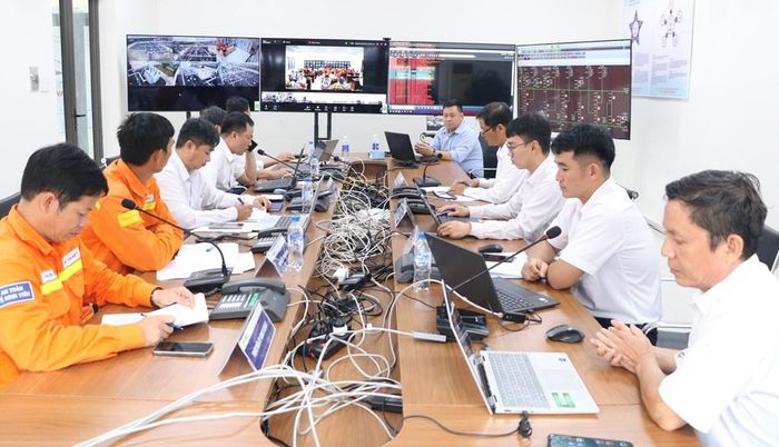 Các lực lượng tham gia diễn tập tại Phòng mô phỏng các đơn vị điều độ và các trạm biến áp 500kV. Ảnh: PTC3