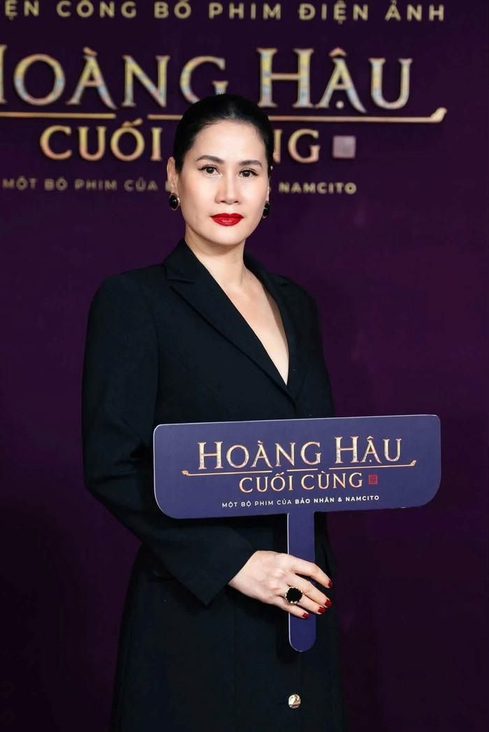 Diễn viên Thân Thúy Hà đảm nhận vai chị gái của Nam Phương Hoàng Hậu. 