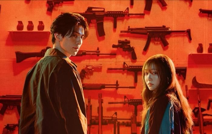 Tiếp nối thành công của phần đầu, A Shop for Killers 2 kể về Jeong Ji An (Kim Hye Joon), cô gái chuyển đến sống cùng chú ruột Jeong Jin Man (Lee Dong Wook) sau khi cha mẹ qua đời. Sau khi thừa kế trung tâm mua sắm bí ẩn của chú, Ji An cùng Jin Man phải đối đầu với tổ chức Babylon, thế lực toàn cầu đầy nguy hiểm.