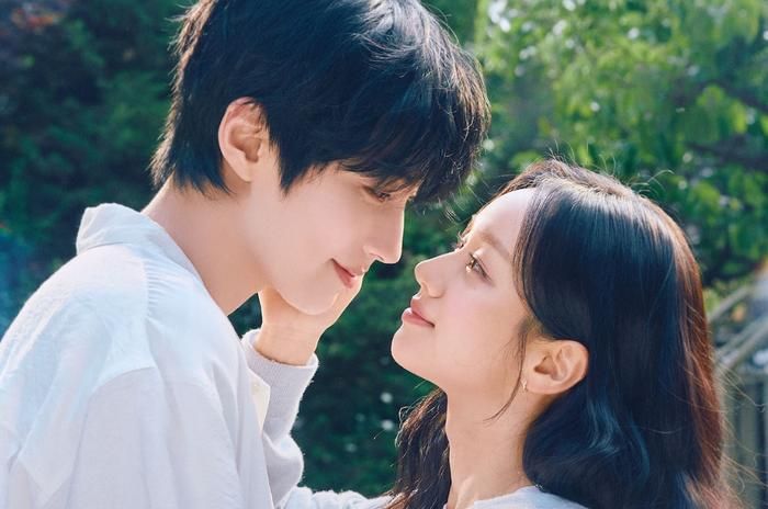 Đây là bộ phim hài, lãng mạn kể về cuộc hội ngộ giữa Woo Soo Bin (Hwang In Youp), đạo diễn điện ảnh thiên tài trở về sau khi thực hiện được ước mơ của mình, và nữ phóng viên Joo Yi Jae (Hyeri), người đã đánh mất chính những ước mơ năm nào.