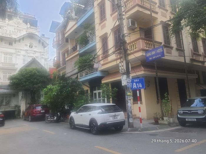 Khu đô thị Đầm Trấu hình thành từ 1990, diện tích 6,1 ha hiện nằm trong diện nghiên cứu siêu dự án Truc đại lộ cảnh quan sông Hồng. Ảnh: Tác giả