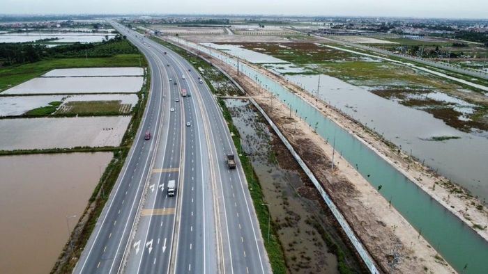 Tuyến đường bộ nối đường cao tốc Hà Nội - Hải Phòng với đường cao tốc Cầu Giẽ - Ninh Bình đoạn qua tỉnh Hưng Yên. Ảnh: Đảng bộ tỉnh Hưng Yên.