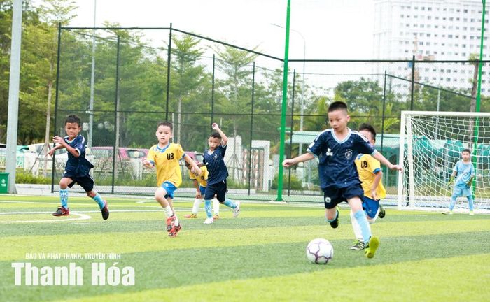 U8 Hà Trung dẫn đầu cuộc đua tại bảng C sau lượt trận sáng 5/7.