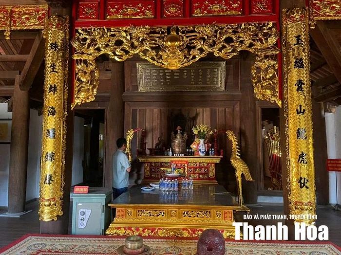 Chính điện Đền thờ Đào Duy Từ.