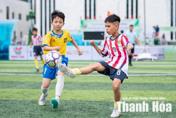 U10 BVĐK Trí Đức Thành II (áo sọc) không gặp bất kỳ khó khăn nào trước U10 Phú An Phát - Đông Vệ 2.
