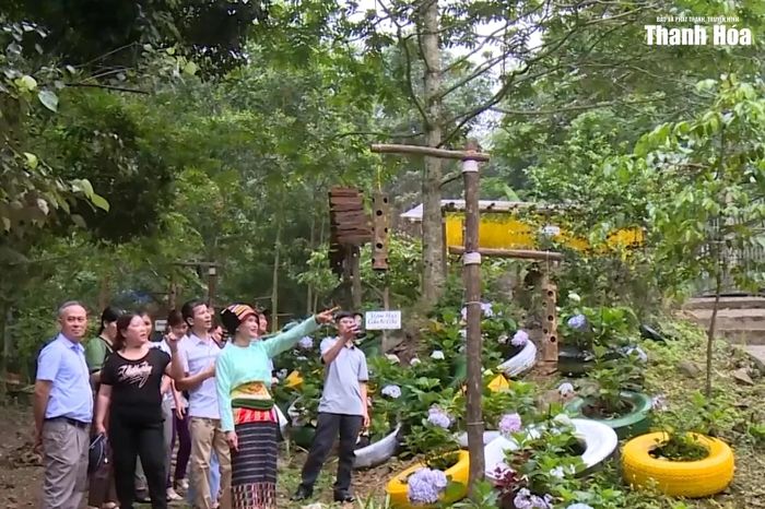Khu Du lịch sinh thái thác Đồng Quan thu hút du khách đến tham quan.