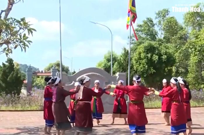 Đến Đồng Quan, du khách không chỉ hòa mình vào thiên nhiên, mà còn được trải nghiệm những nét văn hóa truyền thống của đồng bào địa phương.