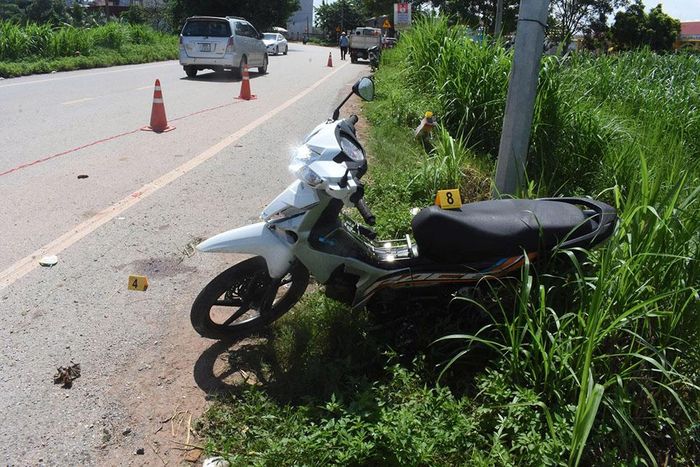  Hiện trường vụ việc 2 nhóm thanh, thiếu niên đuổi nhau trên đường gây hậu quả nghiêm trọng xảy ra tại xã Đông Phú. 