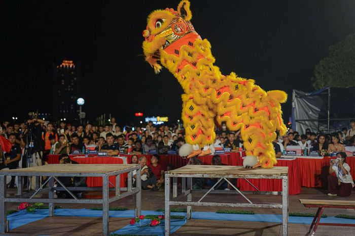 Người dân và du khách được thưởng thức những màn trình diễn nghệ thuật đỉnh cao với các nội dung thi đấu Lân Địa Bửu, Mai Hoa Thung.