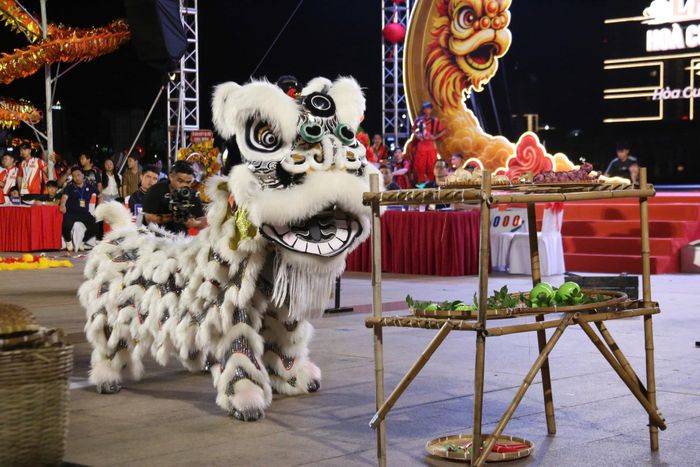 Nghệ thuật trình diễn Lân - Sư - Rồng là biểu tượng của tinh thần thượng võ và khát vọng chinh phục, phát triển không ngừng của dân tộc.
