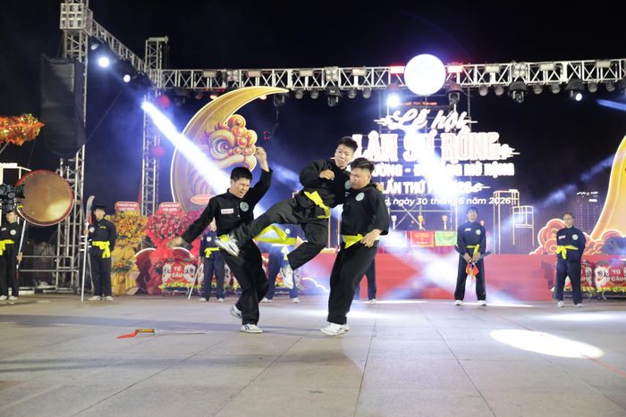 Lễ hội còn mang đến chuỗi hoạt động phong phú, như trình diễn võ thuật, các không gian ẩm thực, sản phẩm OCOP, trò chơi dân gian, khu trải nghiệm văn hóa - du lịch...