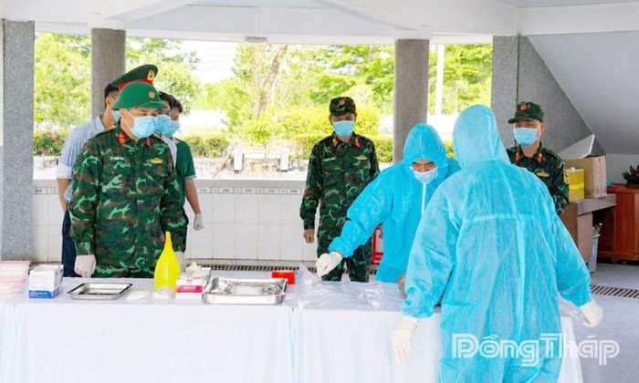 Mẫu sinh phẩm được thu thập, bảo quản và bàn giao theo quy trình chặt chẽ, phục vụ công tác giám định ADN. Ảnh: VIỆT TIẾN