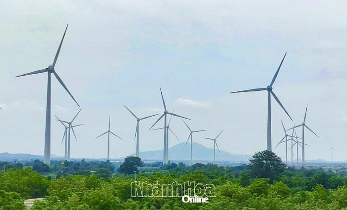 Mây đối lưu phát triển mạnh tại nhiều xã, phường trên địa bàn tỉnh.