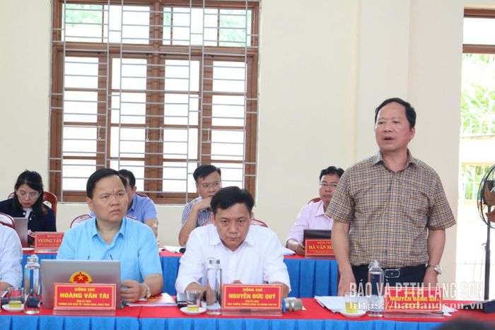 Đồng chí Nguyễn Đặng Ân, Tỉnh ủy viên, Phó Trưởng Đoàn chuyên trách Đoàn đại biểu Quốc hội tỉnh, Tổ phó Tổ công tác phát biểu tại buổi làm việc