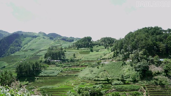 Lợi thế về địa hình và khí hậu ở thôn Dề Thàng để phát triển du lịch.