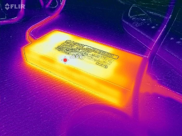 Thermal map of MSI 240 W AC adapter when running Cyberpunk 2077