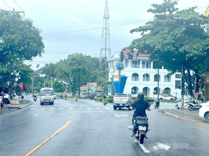 Đèn tín hiệu giao thông không hoạt động tại ngã ba xã Bắc Quang.