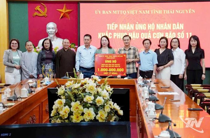 Ủy ban MTTQ Việt Nam tỉnh Thái Nguyên tiếp nhận kinh phí ủng hộ khắc phục hậu quả lụt bão của Thành phố Huế.
