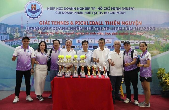 Thông qua giải đấu, Ban tổ chức quyên góp được hơn 500 triệu đồng ủng hộ người nghèo quê nhà. Ảnh: PHƯỚC TUẦN