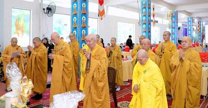 Chư tôn đức thành kính tưởng niệm Thiền sư Minh Tịnh