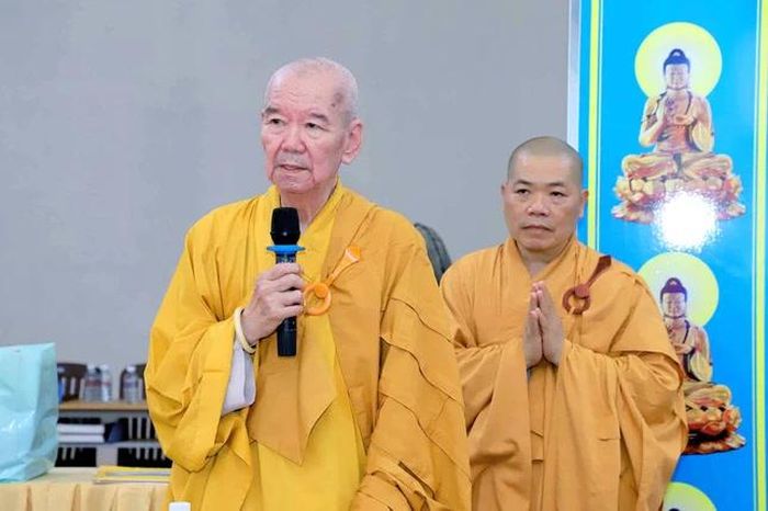 Trưởng lão Hòa thượng Thích Thiện Xuân ban đạo từ