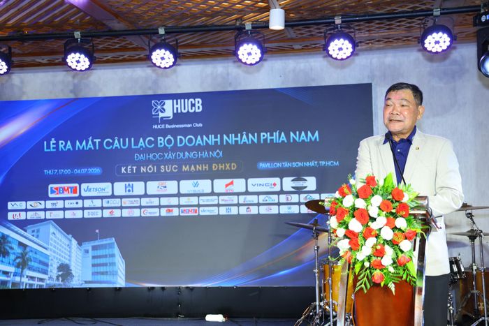 Ông Lê Hữu Việt Đức, Chủ tịch HUCB chia sẻ tại Lễ ra mắt Câu lạc bộ Doanh nhân phía Nam, Trường Đại học Xây dựng Hà Nội.