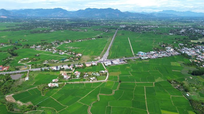 Dự án sẽ kết nối cao tốc Bắc - Nam, QL1 với đường ven biển, tạo động lực phát triển cho khu vực phía Đông Quảng Ngãi. (Ảnh: Lê Danh).
