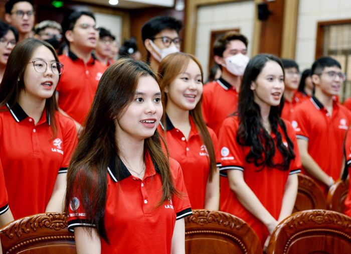 Sinh viên chương trình NEU LATROBE. Ảnh: Tuấn Anh
