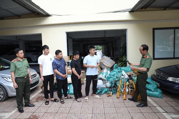 Phòng ANĐT Công an tỉnh Sơn La bắt giữ các đối tượng tàng trữ sử dụng trái phép vũ khí quân dụng và Chống người thi hành công vụ.