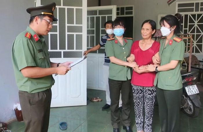 Lực lượng An ninh điều tra Công an Gia Lai bắt giữ Phan Thị Thảo, đối tượng cầm đầu của tổ chức phản động “Chính phủ quốc gia Việt Nam lâm thời” trong nước.