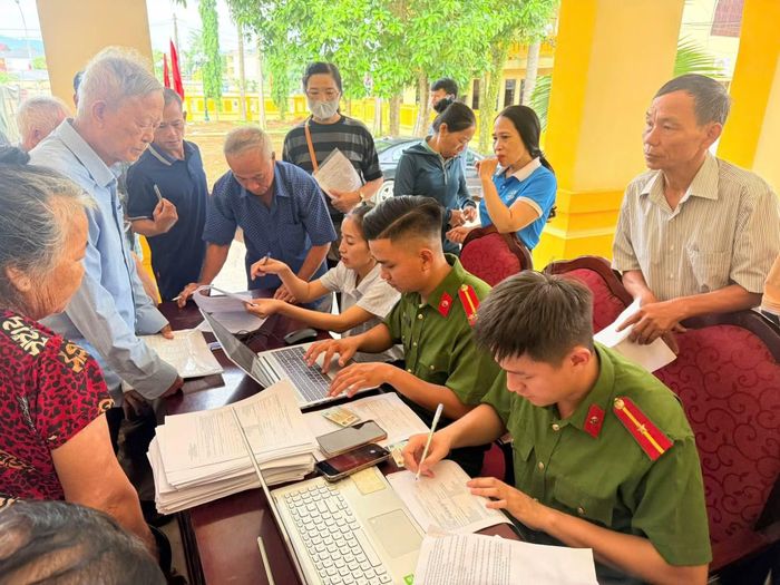 Phòng Quản lý hành chính về trật tự xã hội phối hợp với Công an các phường, xã làm việc xuyên ngày đêm, tranh thủ ngày nghỉ để thu nhận mẫu ADN thân nhân liệt sĩ.