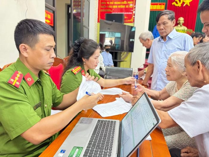 Công an Hà Tĩnh đang rất khẩn trương, chạy đua với thời gian để trả lại tên cho các anh hùng, liệt sĩ.