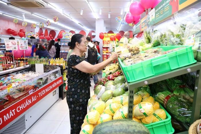 Chủ động thay đổi thói quen ăn uống của gia đình để bảo vệ sức khỏe.