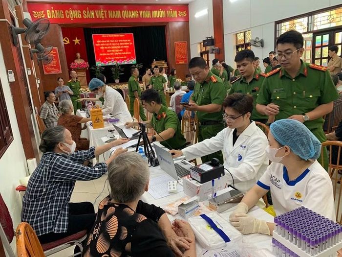 Đông đảo các lực lượng thuộc Công an TP được huy động tham gia chiến dịch.
