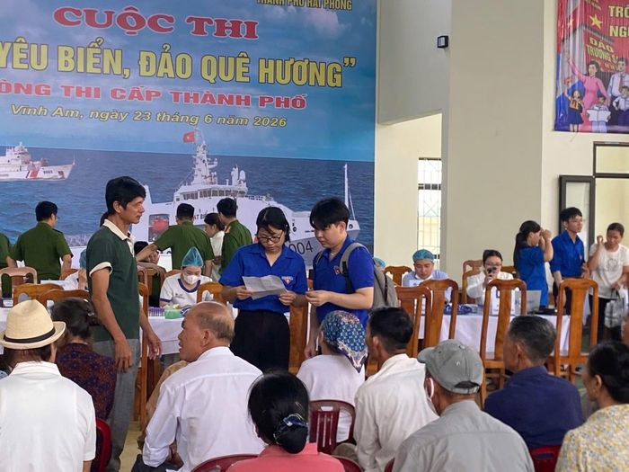 Lực lượng thanh niên tình nguyện được huy động hỗ trợ cùng lực lượng Công an.