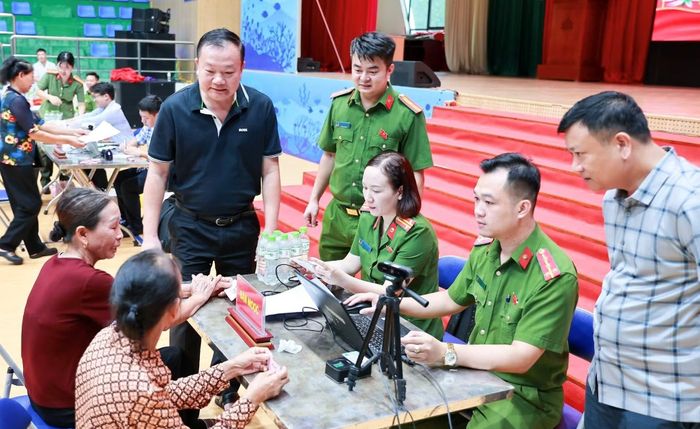Thắp sáng niềm tin từ thân nhân liệt sĩ.