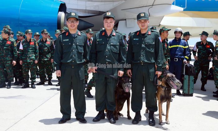 Max và King đã trở thành những người đồng đội đặc biệt của toàn đội.