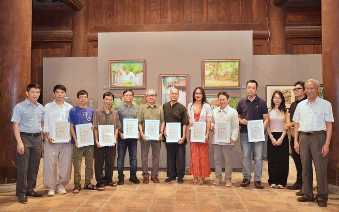 Các nghệ sĩ tham dự triển lãm Quốc Tử Giám trong nghệ thuật.