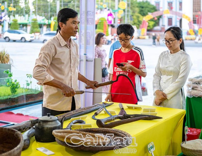 Từ thuở sơ khai đến thời công nghiệp hóa, cây lúa vẫn gắn bó với đời sống của người dân miền Tây Nam Bộ. Các nông cụ xưa trở thành minh chứng sống động, giúp thế hệ trẻ hôm nay hiểu rõ hơn về phương thức canh tác truyền thống, thêm trân trọng giá trị lao động, từ đó ra sức xây dựng quê hương.