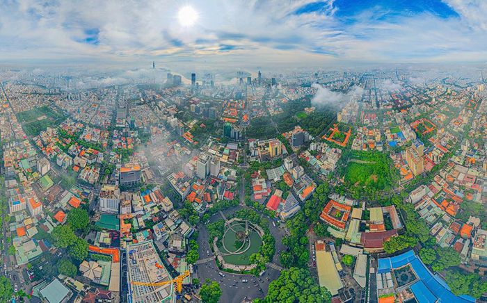 Một ngày mới trên thành phố mang tên Bác.