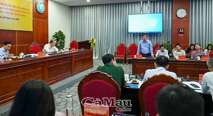 Phó Bí thư Thường trực Tỉnh ủy Cà Mau Huỳnh Quốc Việt kiến nghị Trung ương tiếp tục quan tâm, hỗ trợ cho Cà Mau nhiều hơn nữa trong thực hiện các giải pháp ứng phó thiên tai, ảnh hưởng của biến đổi khí hậu.