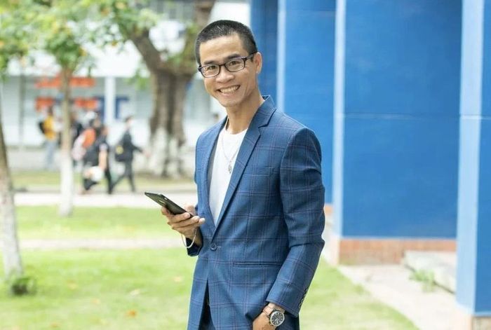 Nhà phê bình Nguyễn Phong Việt. Ảnh: NVCC/Báo Thế giới và Việt Nam.