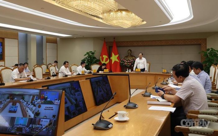 Phó Thủ tướng Thường trực đề nghị 7 tỉnh, thành phố thống nhất quyết tâm tự bảo đảm nguồn vốn đầu tư đường song hành và giải phóng mặt bằng theo nhiệm vụ được giao - Ảnh: VGP/Phương Nguyên