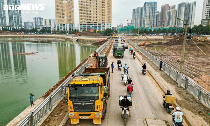 Trong nhóm các dự án chống ngập khẩn cấp đang triển khai, hồ điều hòa Mễ Trì cũng là công trình đầu tiên hoàn thành công tác đào hồ và chuyển sang giai đoạn thi công kè bờ.