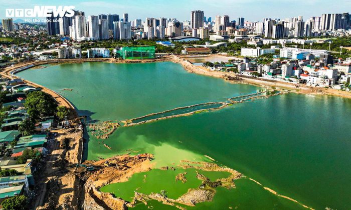Đáng chú ý, hồ điều hòa Phú Đô - công trình có quy mô lớn nhất trong nhóm các hồ điều hòa chống ngập phía Tây cũng đã cơ bản hoàn thành.