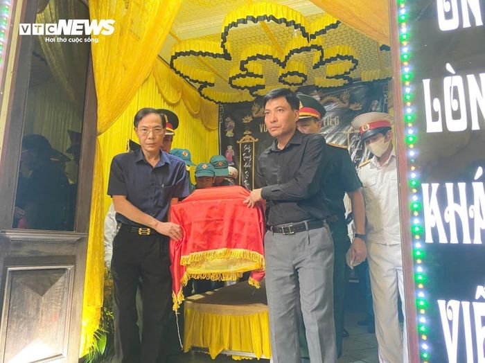 Sự ra đi của anh hùng Ngô Thị Tuyển không chỉ là mất mát đối với gia đình, người thân mà còn để lại khoảng trống lớn trong lòng đồng đội, bạn bè, hàng xóm và nhân dân xứ Thanh. Với nhiều người, bà không chỉ là biểu tượng của lòng quả cảm trong chiến tranh, mà còn là người phụ nữ bình dị, gần gũi, sống nghĩa tình giữa đời thường.